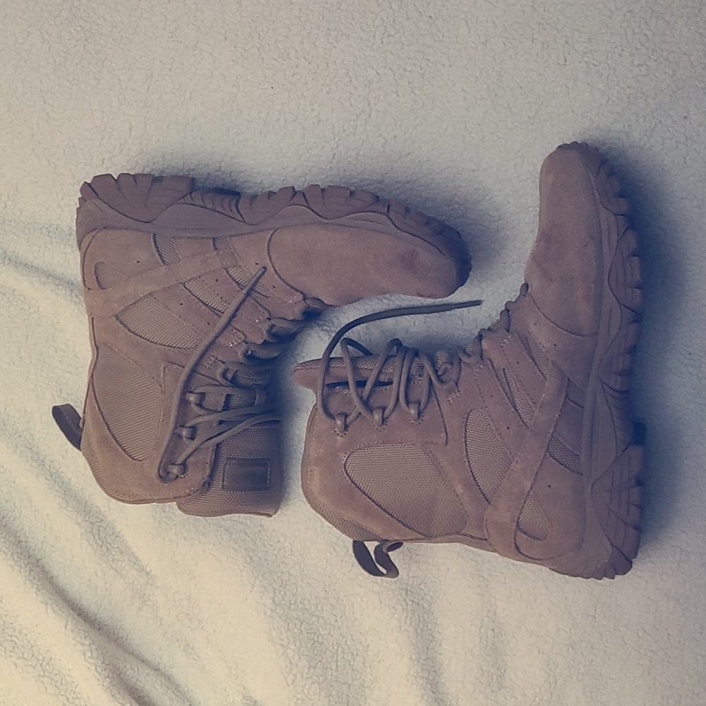 Merrill unisex boots.